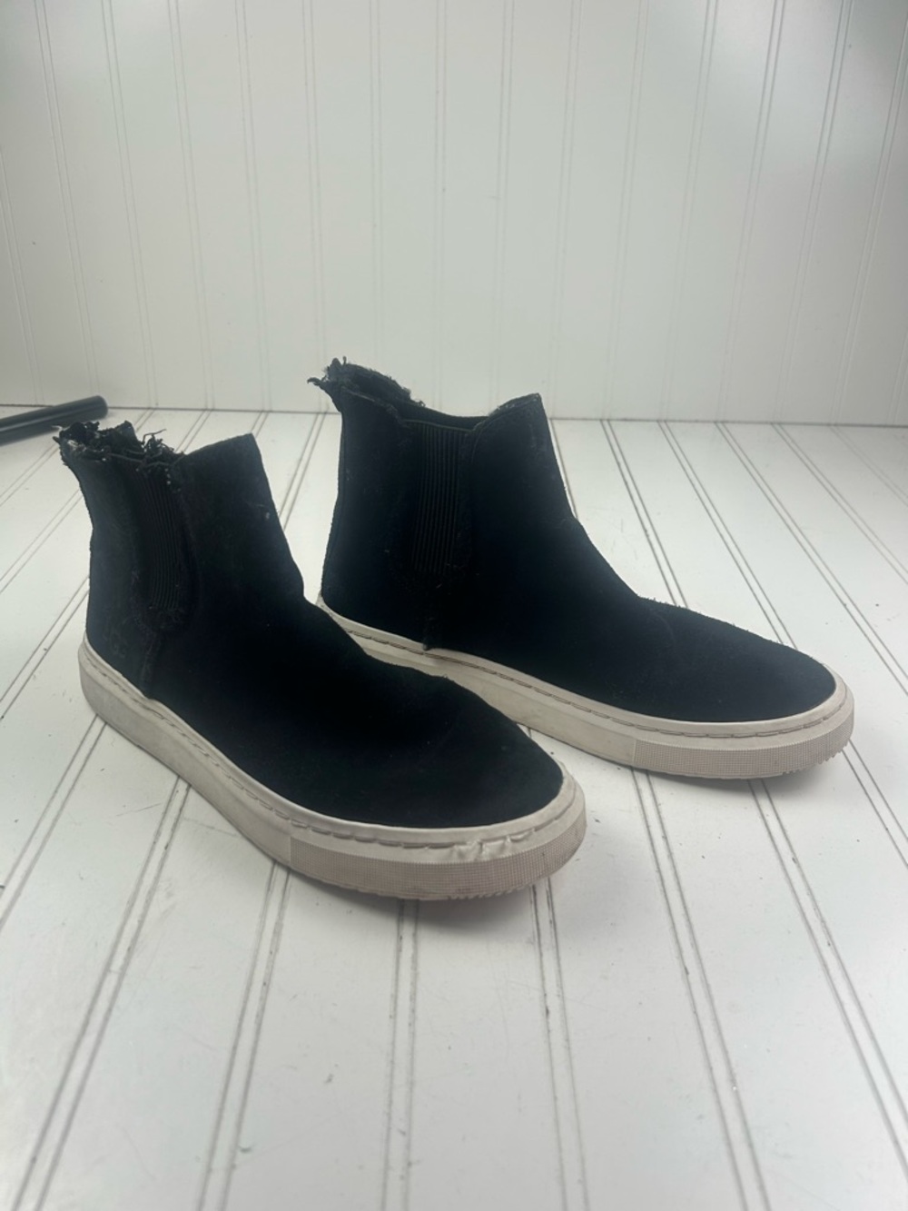 UGG Alameda Chelsea Black Suede Boots Womenโs Size 8 - Picture 3 of 10